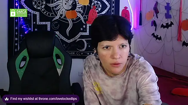 Snapshot of lovelockedlips chatting on October 26, 2025, 6:41 pm lovelockedlips online show from October 26, 2025, 6:41 pm