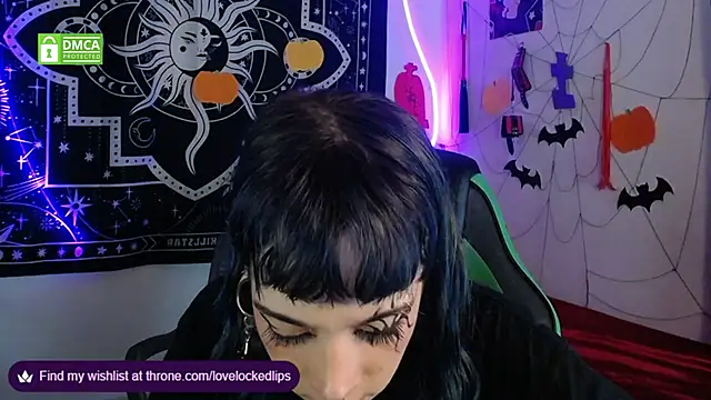 Snapshot of lovelockedlips chatting on October 31, 2025, 1:35 am lovelockedlips online show from October 31, 2025, 1:35 am