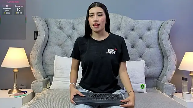 Lili Opal online show from February 3, 2026, 12:10 pm