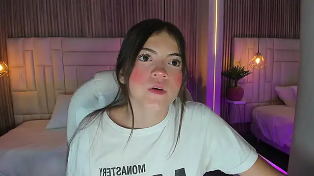 Snapshot of DulceVela_ chatting on October 2, 2025, 10:46 pm DulceVela online show from October 2, 2025, 10:46 pm