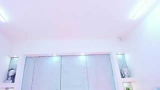 Snapshot of DulceVela_ chatting on October 21, 2025, 10:53 pm DulceVela online show from October 21, 2025, 10:53 pm