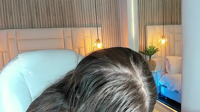 Snapshot of DulceVela_ chatting on October 6, 2025, 10:32 pm DulceVela online show from October 6, 2025, 10:32 pm