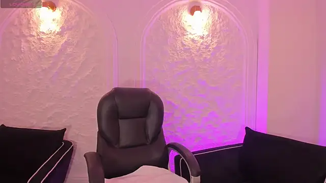 CandaseRussell online show from December 15, 2025, 1:11 am