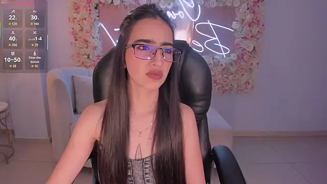 Snapshot of LarisaSmirnov chatting on November 28, 2025, 4:45 am LarisaSmirnov online show from November 28, 2025, 4:45 am