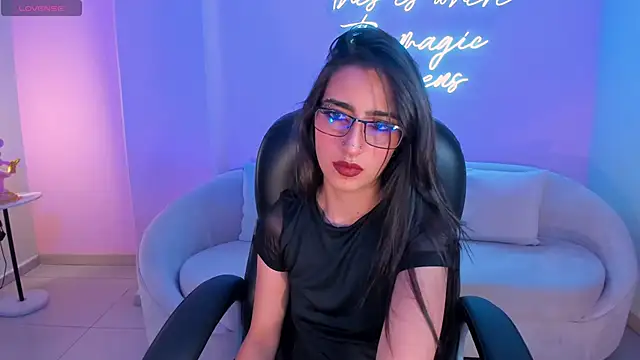 Snapshot of LarisaSmirnov chatting on October 15, 2025, 4:33 am LarisaSmirnov online show from October 15, 2025, 4:33 am