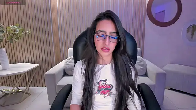 Snapshot of LarisaSmirnov chatting on September 27, 2025, 5:24 am LarisaSmirnov online show from September 27, 2025, 5:24 am