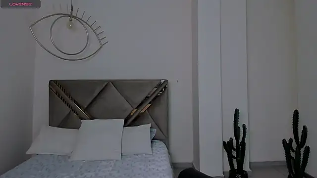 Snapshot of MaiaCollins chatting on February 4, 2026, 5:41 pm MaiaCollins online show from February 4, 2026, 5:41 pm