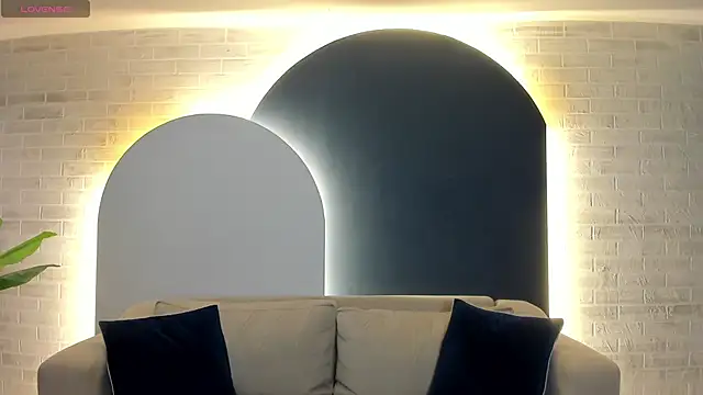 MaiaCollins online show from December 19, 2025, 6:54 pm