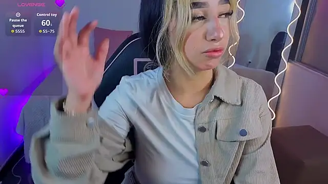 Snapshot of Malory_tay1 chatting on October 10, 2025, 7:04 pm Malory tay1 online show from October 10, 2025, 7:04 pm