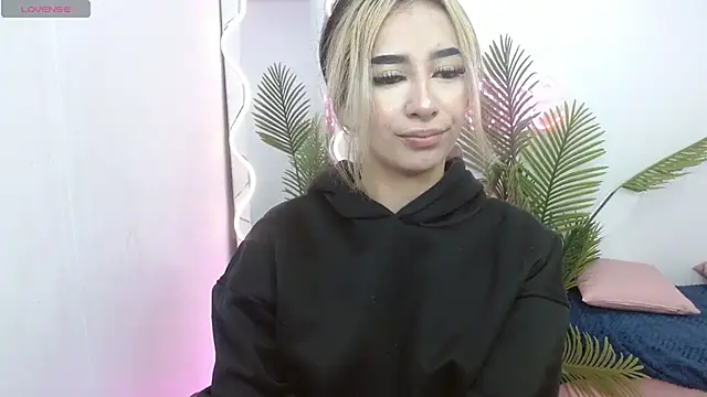 Snapshot of Malory_tay1 chatting on September 23, 2025, 12:01 pm Malory tay1 online show from September 23, 2025, 12:01 pm