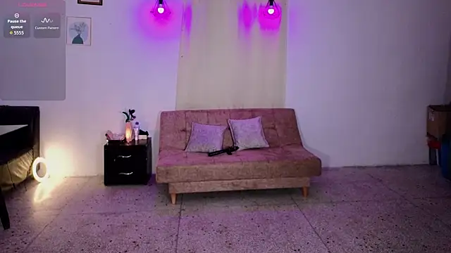 Snapshot of eleselas chatting on October 6, 2025, 10:54 pm eleselas online show from October 6, 2025, 10:54 pm