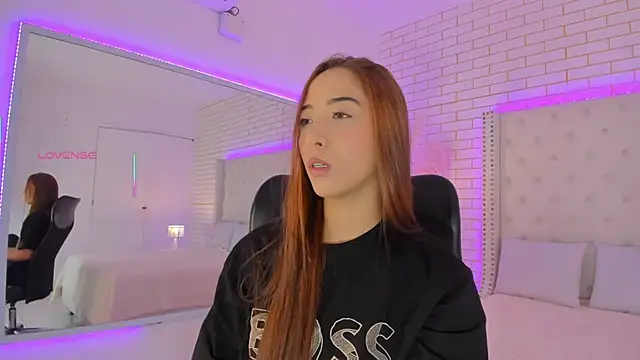 Snapshot of Morggan_Fox_ chatting on September 26, 2025, 4:41 am Morggan Fox online show from September 26, 2025, 4:41 am