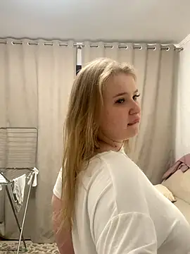 Snapshot of Amy_Sky_ chatting on October 22, 2025, 6:51 pm Amy Sky online show from October 22, 2025, 6:51 pm