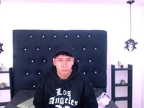 Snapshot of Jhojan_twink chatting on September 29, 2025, 11:49 am Jhojan twink online show from September 29, 2025, 11:49 am