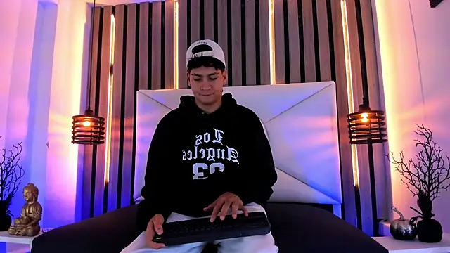 Snapshot of Jhojan_twink chatting on October 29, 2025, 11:42 am Jhojan twink online show from October 29, 2025, 11:42 am