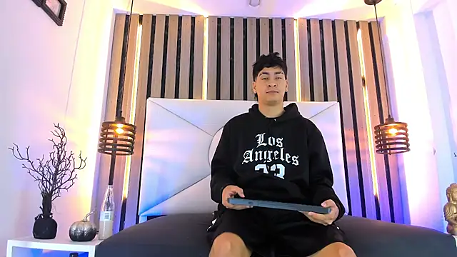 Snapshot of Jhojan_twink chatting on October 23, 2025, 12:04 pm Jhojan twink online show from October 23, 2025, 12:04 pm