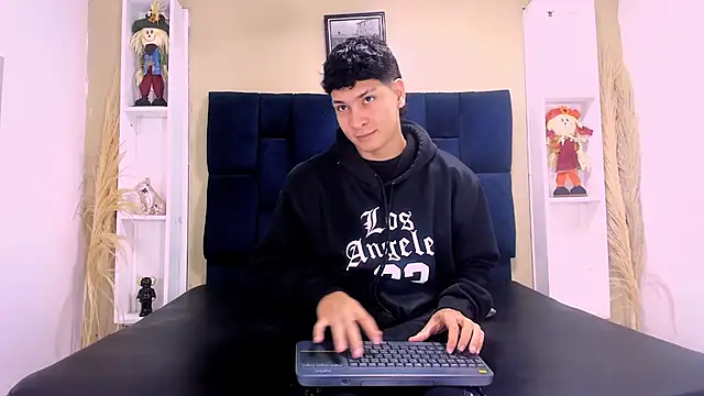 Snapshot of Jhojan_twink chatting on October 10, 2025, 12:06 pm Jhojan twink online show from October 10, 2025, 12:06 pm