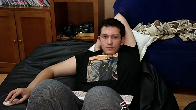 Snapshot of hardaftercum chatting on October 17, 2025, 3:32 am hardaftercum online show from October 17, 2025, 3:32 am