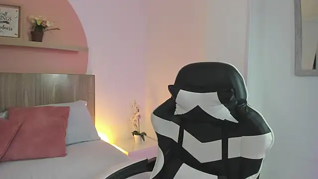 nina blake online show from October 7, 2025, 2:34 am