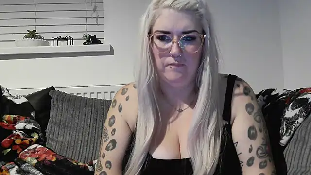 Snapshot of Sizzling_Indie36 chatting on September 27, 2025, 12:17 am Sizzling Indie36 online show from September 27, 2025, 12:17 am