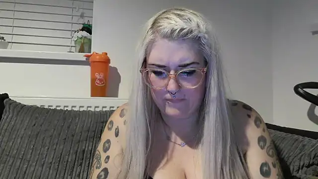 Snapshot of Sizzling_Indie36 chatting on October 9, 2025, 10:10 pm Sizzling Indie36 online show from October 9, 2025, 10:10 pm