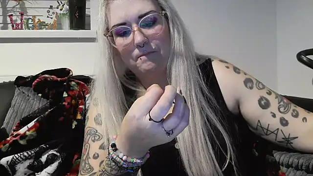 Snapshot of Sizzling_Indie36 chatting on October 20, 2025, 7:47 pm Sizzling Indie36 online show from October 20, 2025, 7:47 pm