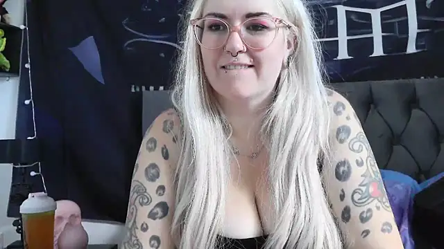 Snapshot of Sizzling_Indie36 chatting on September 21, 2025, 1:38 pm Sizzling Indie36 online show from September 21, 2025, 1:38 pm