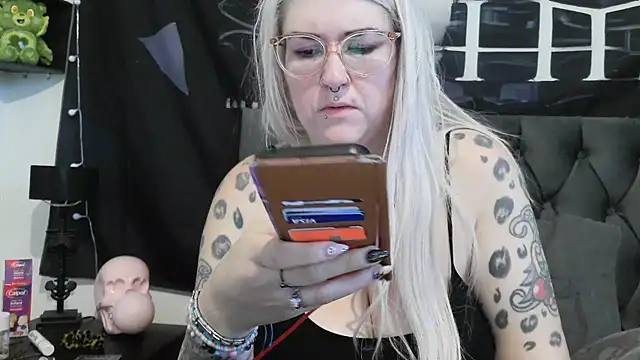 Snapshot of Sizzling_Indie36 chatting on October 19, 2025, 11:02 am Sizzling Indie36 online show from October 19, 2025, 11:02 am