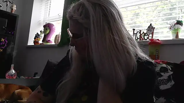 Snapshot of Sizzling_Indie36 chatting on October 16, 2025, 11:07 am Sizzling Indie36 online show from October 16, 2025, 11:07 am