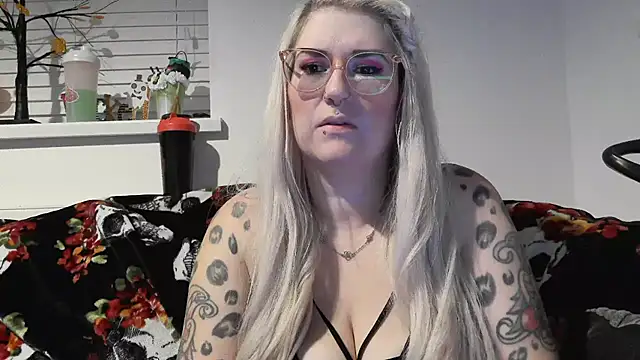 Snapshot of Sizzling_Indie36 chatting on October 24, 2025, 8:52 pm Sizzling Indie36 online show from October 24, 2025, 8:52 pm