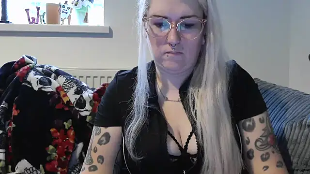 Snapshot of Sizzling_Indie36 chatting on October 21, 2025, 8:25 am Sizzling Indie36 online show from October 21, 2025, 8:25 am