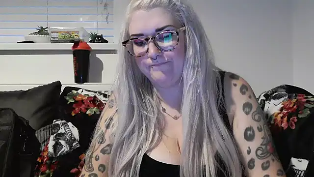 Snapshot of Sizzling_Indie36 chatting on September 17, 2025, 6:10 pm Sizzling Indie36 online show from September 17, 2025, 6:10 pm