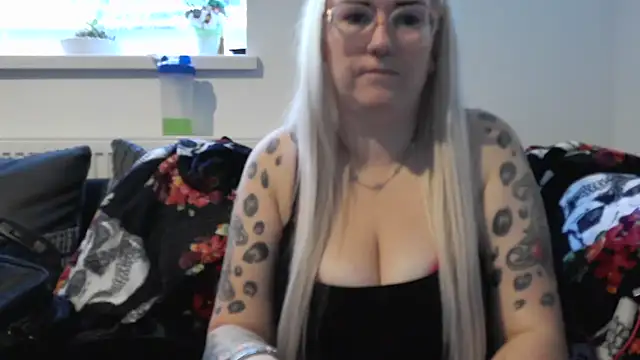 Snapshot of Sizzling_Indie36 chatting on September 29, 2025, 8:10 am Sizzling Indie36 online show from September 29, 2025, 8:10 am