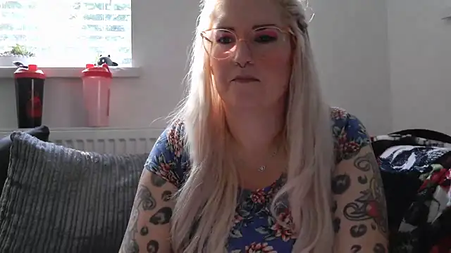 Snapshot of Sizzling_Indie36 chatting on September 24, 2025, 11:50 am Sizzling Indie36 online show from September 24, 2025, 11:50 am