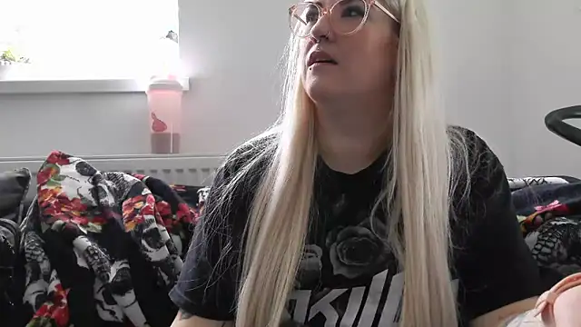 Snapshot of Sizzling_Indie36 chatting on October 9, 2025, 10:05 am Sizzling Indie36 online show from October 9, 2025, 10:05 am