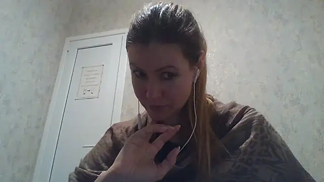 Eva Neon online show from March 15, 2025, 9:49 pm