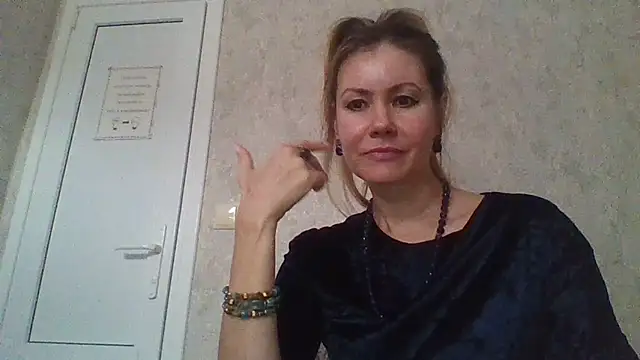 Eva Neon online show from March 15, 2025, 1:29 pm