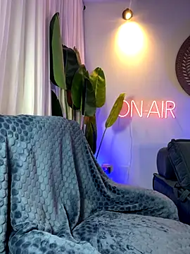 thiagoferrari2 online show from September 18, 2025, 2:47 am