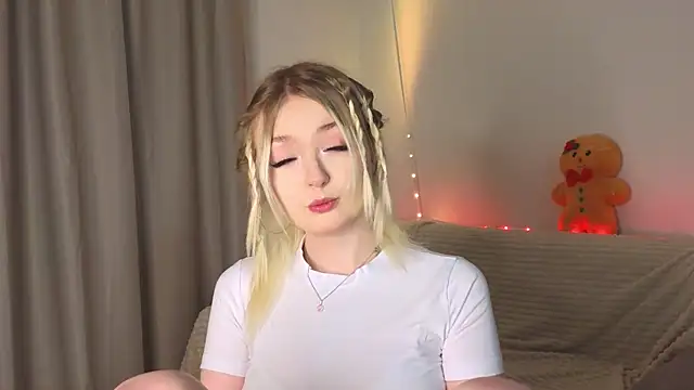 minigirl online show from February 6, 2026, 4:03 pm