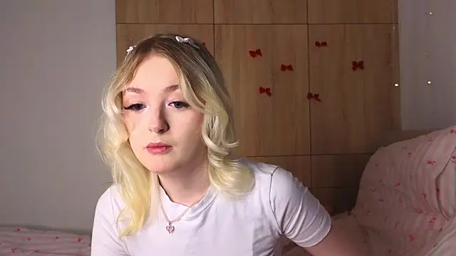 minigirl online show from February 18, 2026, 4:14 pm