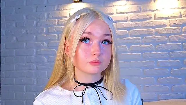 minigirl online show from March 18, 2025, 7:12 am