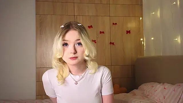 minigirl online show from February 15, 2026, 4:06 pm