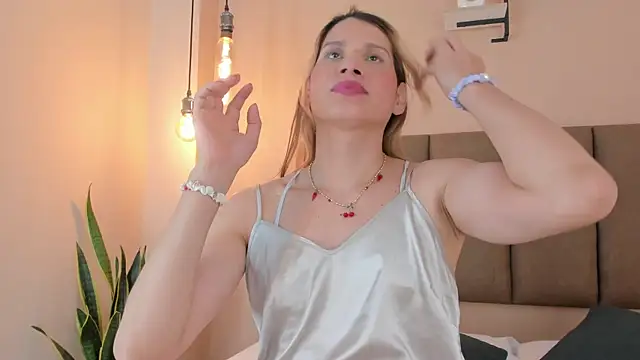 Snapshot of honeygray02 chatting on October 15, 2025, 12:24 pm honeygray02 online show from October 15, 2025, 12:24 pm