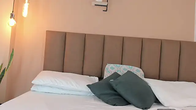 Snapshot of honeygray02 chatting on October 1, 2025, 12:09 pm honeygray02 online show from October 1, 2025, 12:09 pm