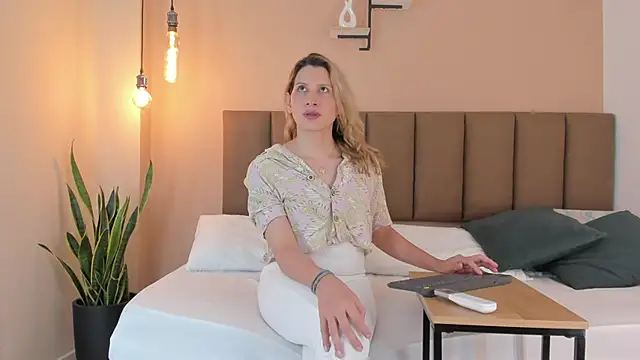 Snapshot of honeygray02 chatting on October 2, 2025, 12:08 pm honeygray02 online show from October 2, 2025, 12:08 pm