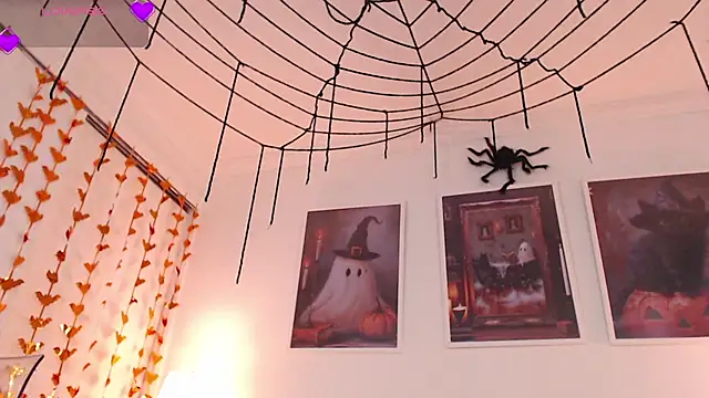 Snapshot of Valen_ross_ chatting on October 4, 2025, 8:21 pm Valen ross online show from October 4, 2025, 8:21 pm