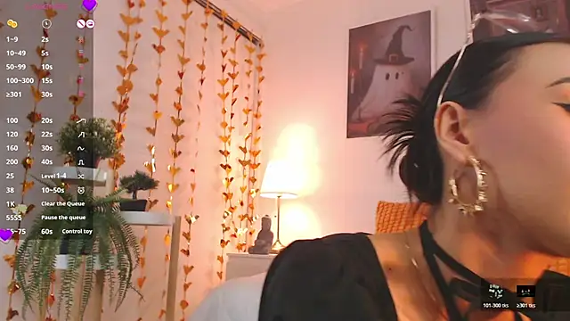 Snapshot of Valen_ross_ chatting on October 31, 2025, 1:02 am Valen ross online show from October 31, 2025, 1:02 am