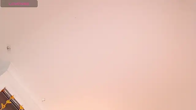 Snapshot of Valen_ross_ chatting on October 28, 2025, 8:30 pm Valen ross online show from October 28, 2025, 8:30 pm