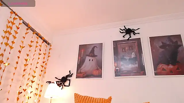 Snapshot of Valen_ross_ chatting on October 10, 2025, 11:49 pm Valen ross online show from October 10, 2025, 11:49 pm