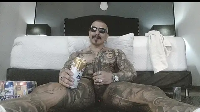 danilog515 online show from November 14, 2025, 11:41 pm